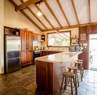Margaret River House | Camellia Cottage - Country Rustic Charm Close to Forest and Town