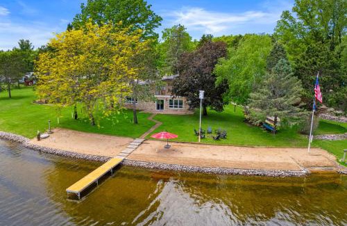 Nekoosa House | Camelot Lakeside Chalet