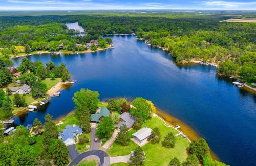 Nekoosa House | Camelot Lakeside Chalet