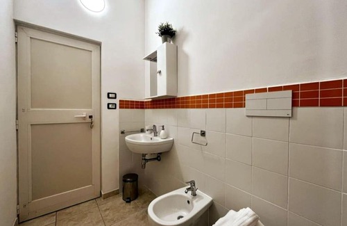 Sirolo Apartment | CAMERA Wi-Fi, Corte a pochi passi dal mare