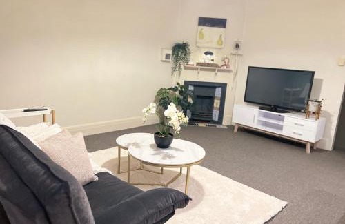 Cammeray Apartment | Cammeray Stay Above a Trendy Café, 2 free Cupsday