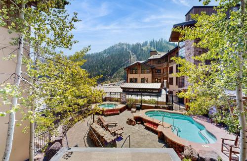 Olympic Valley Apartment | Camp Hideaway