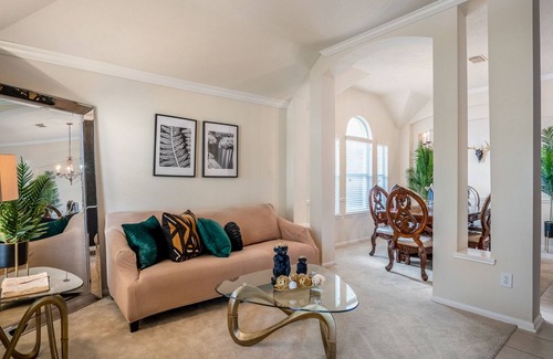 Houston House | Camp out in Htx. Sleeps 9, near - IAH & Spring