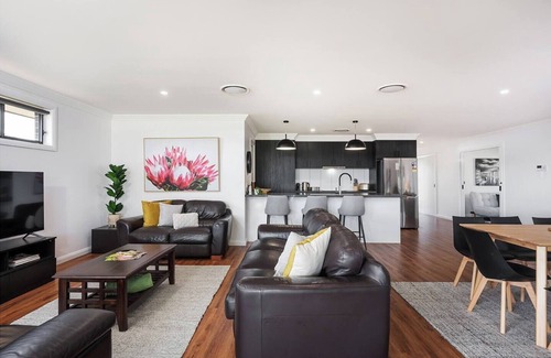 Central Mudgee House | Campanile House A Mudgee Group Games Haven