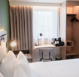 Quartier de la Boule - Champs-Pierreux Hotel | Campanile Paris Ouest - Nanterre - La Défense