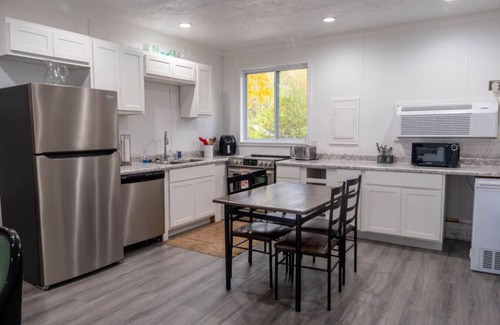 Alto Apartment | Campau Lake Sunnydays Studio Lakefront