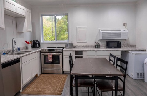 Alto Apartment | Campau Lake Sunnydays Studio Lakefront