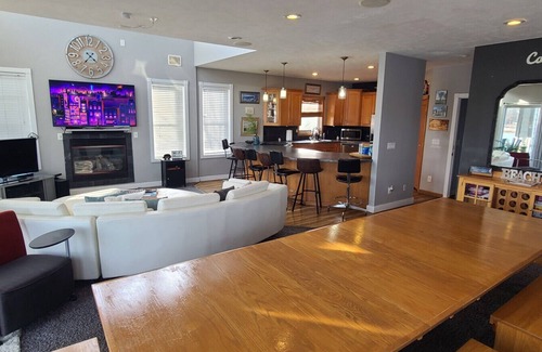 Spring Lake Apartment | Campau upper 3 leve · Lakefront 2 Kings 2 Hot tub(s) spa, fireplace-pit