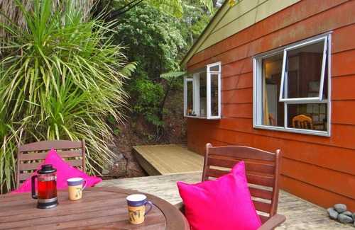 Tawharanui House | Campbells Beach Hideaway - Campbells Beach Bach