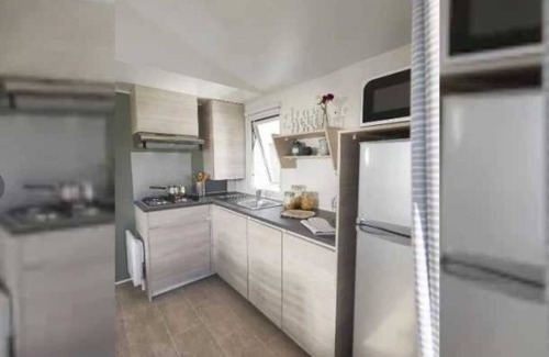 Vic-la-Gardiole House | Camping 3 étoiles - Piscine - eehfhh