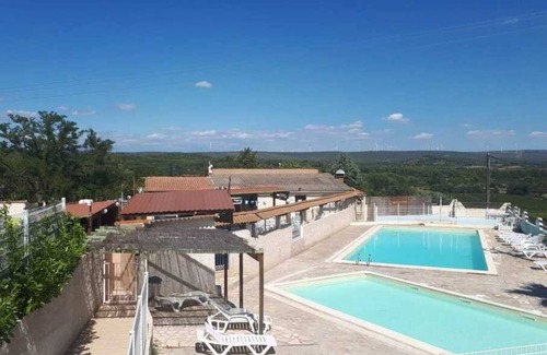 Villeveyrac House | Camping 3 étoiles - Piscine - efcb0h