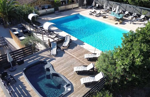 Paluds de Noves Ski Chalet | Camping 4 étoiles - Piscine - eehfac