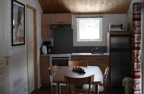 Saint-Martin-de-Queyrieres Ski Chalet | Camping-Caravaneige l'Iscle de Prelles * - Chalet Grand Confort Type Modulo 28 - 28 m2/2 bedrooms - Covered terrace 15 m2 6 people