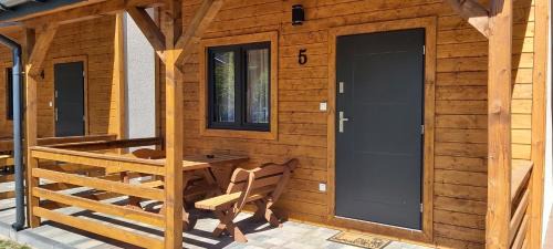 Trzesacz House | Camping KLIF-nowe KLIMATYZOWANE domki, 400m od centrum Rewala, 30m od MORZA
