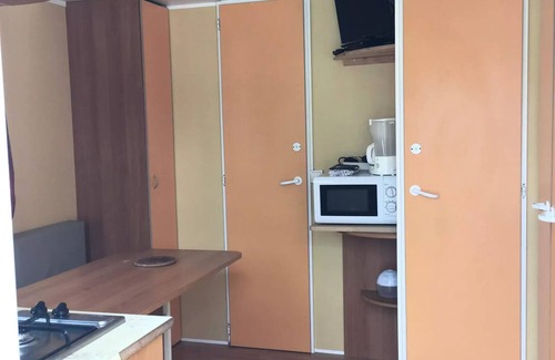 Thiviers House | Camping Le Repaire * - Small 2 bedroom mobile home - uncovered wooden terrace - 20m² (R14 -R15 - R21 + 038) 4 people