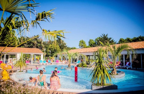 Le Bois-Plage-en-Re House | Camping LES VARENNES * - Mobil-home SALINE 2 chambres 4 personnes