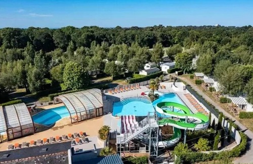 La Trinite-sur-Mer House | Camping Romanée Le Kervilor* - Comfort mobile home 4 rooms for 6 people