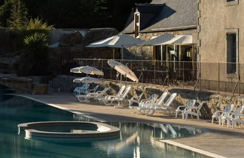 Quimper Apartment | Camping Sunêlia Lanniron Orangery * - Studio Privilege 34m2 beds made on arrival towels provided 2 to 4 people - 2 pers. included in the tariff