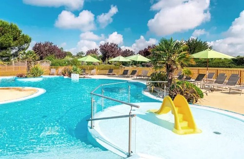 Saint-Vincent-sur-Jard Ski Chalet | Camping Vendée-Océan * - Azureva - 2 room chalet PMR 4 people