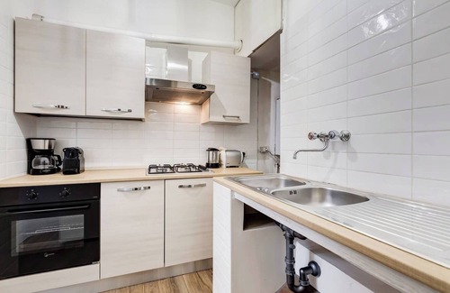 Rione IX Pigna Apartment | Campo de Fiori - Elegant 2-bedroom with private entrance
