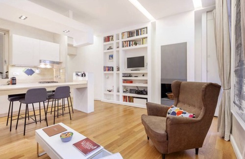 Roman Ghetto Apartment | Campo dei Fiori luxury modern apartment with terrace