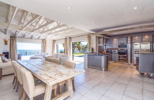 Camps Bay Villa | Camps Bay superb family Villa with 360°panoramic views, solar powered & serviced