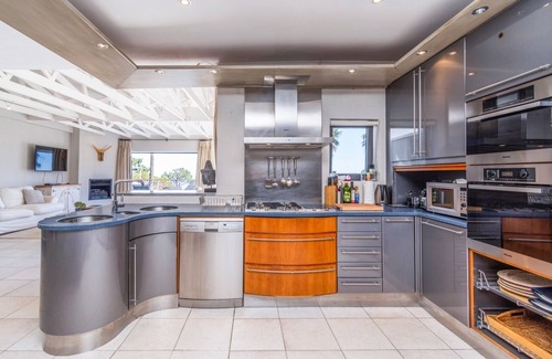 Camps Bay Villa | Camps Bay superb family Villa with 360°panoramic views, solar powered & serviced