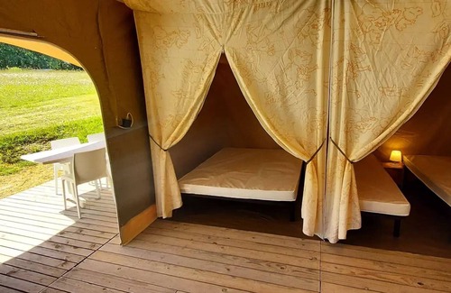 St-Sulpice-de-Mareuil House | Campsite Domaine de Corneuil * - Equipped Lodge Tent 3 Rooms 4 People Without Sanitary