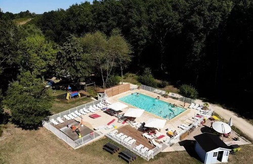 St-Sulpice-de-Mareuil House | Campsite Domaine de Corneuil * - Equipped Lodge Tent 3 Rooms 4 People Without Sanitary