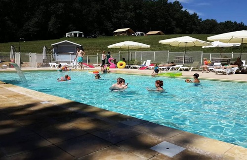 St-Sulpice-de-Mareuil House | Campsite Domaine de Corneuil * - Equipped Lodge Tent 3 Rooms 4 People Without Sanitary