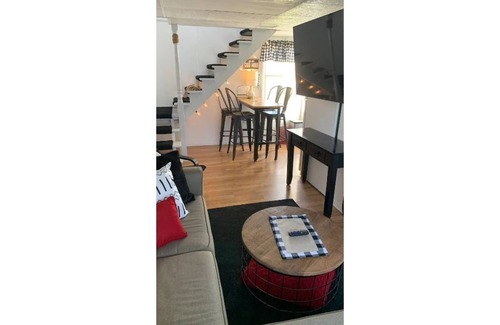 Bowling Green House | Campus Guesthouse at 128 1/2 South Summit