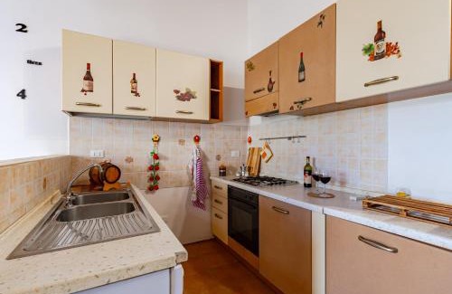 Livorno Apartment | Camy Wine House con giardino vicino alla stazione ferroviaria