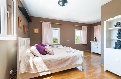 Es Garrovers Villa | CAN MARÇAL - Beautiful chalet with private pool and tennis court in residential area. Free WiFi