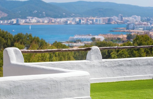 Sant Josep de sa Talaia Villa | Can Siroco. Holiday villa with sea views in Port des Torrent. Ibiza