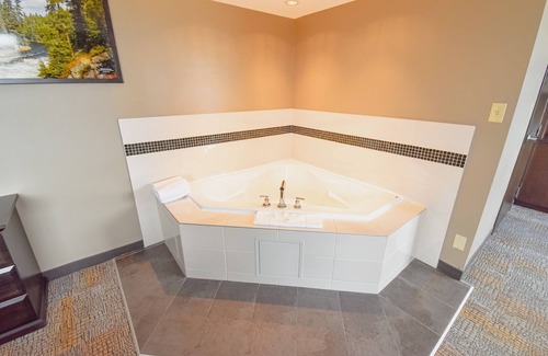 Winnipeg Hotel | Canad Inns Destination Centre Polo Park