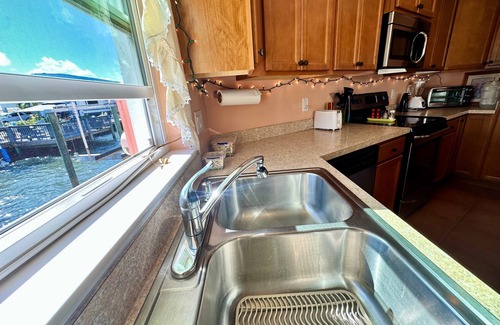 Nettles Island House | Canal front 1 bed 1 bath canal front home on the Intracoastal