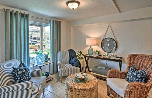 Bayou Vista House | Canal-Front Hitchcock Home w/ Private Dock!