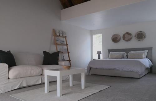 Saint Francis Bay House | Canal Guest House - Boutique B&B on the Water - Solar Power
