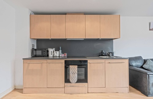 The Westside Apartment | Canal-Side | Ensuite | Walk to Broad St & Utilita