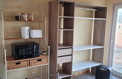 Pagny-la-Ville Apartment | canal-side studio