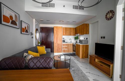 Abu Dhabi Apartment | Canal View 1BR near Galleria Mall & Cleveland