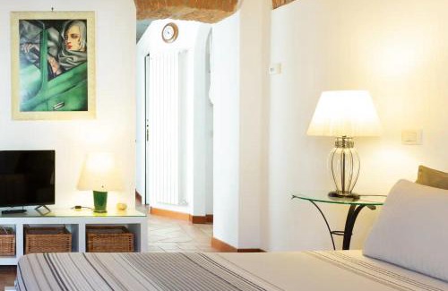 Porta Genova Apartment | Canal View Historical Apartment