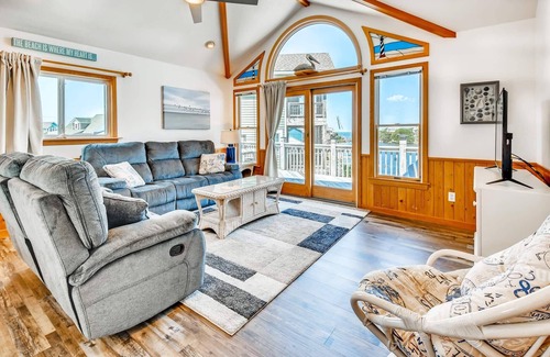 Brigands' Bay House | Canalfront, Hot Tub, Private Boat Dock, + Windsports Access - L’Escape to Frisco