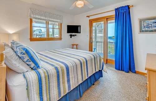 Brigands' Bay House | Canalfront, Hot Tub, Private Boat Dock, + Windsports Access - L’Escape to Frisco