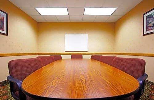 Forest Hills Hotel | Candlewood Suites Grand Rapids Airport, an IHG Hotel