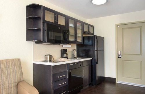 Columbia Hotel | Candlewood Suites Columbia East by IHG