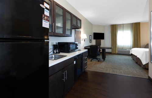 Kalamazoo Hotel | Candlewood Suites Kalamazoo by IHG