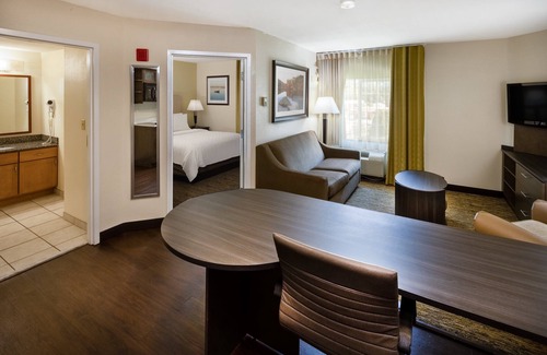 Windsor Locks Hotel | Candlewood Suites Windsor Locks Bradley Arpt by IHG
