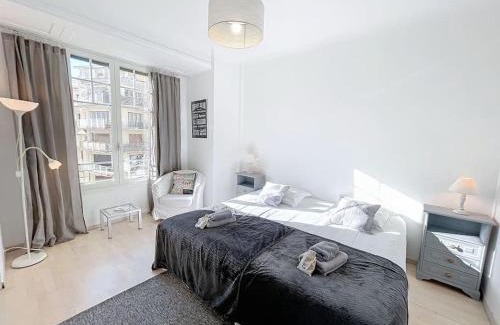 Carnot Apartment | Cannes 3 BR 3 bath close to Palais & Croisette by Olam Properties