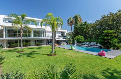 Carnot Villa | Cannes: Gorgeous private, modern villa with swimming pool